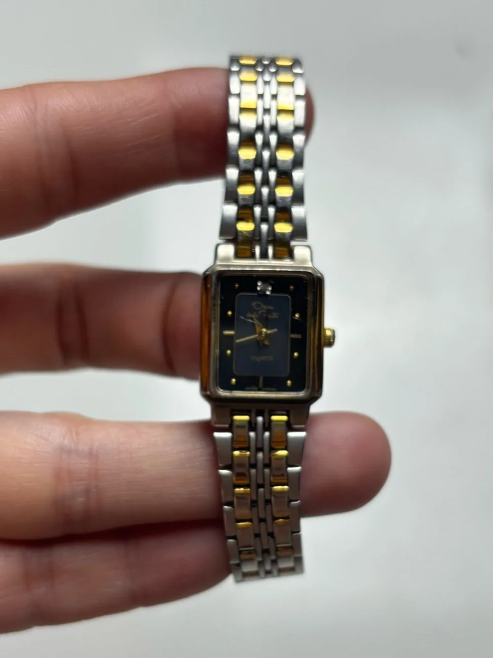 Oscar de la Renta Two-Tone Black Dial Women's Stainless Steel Watch